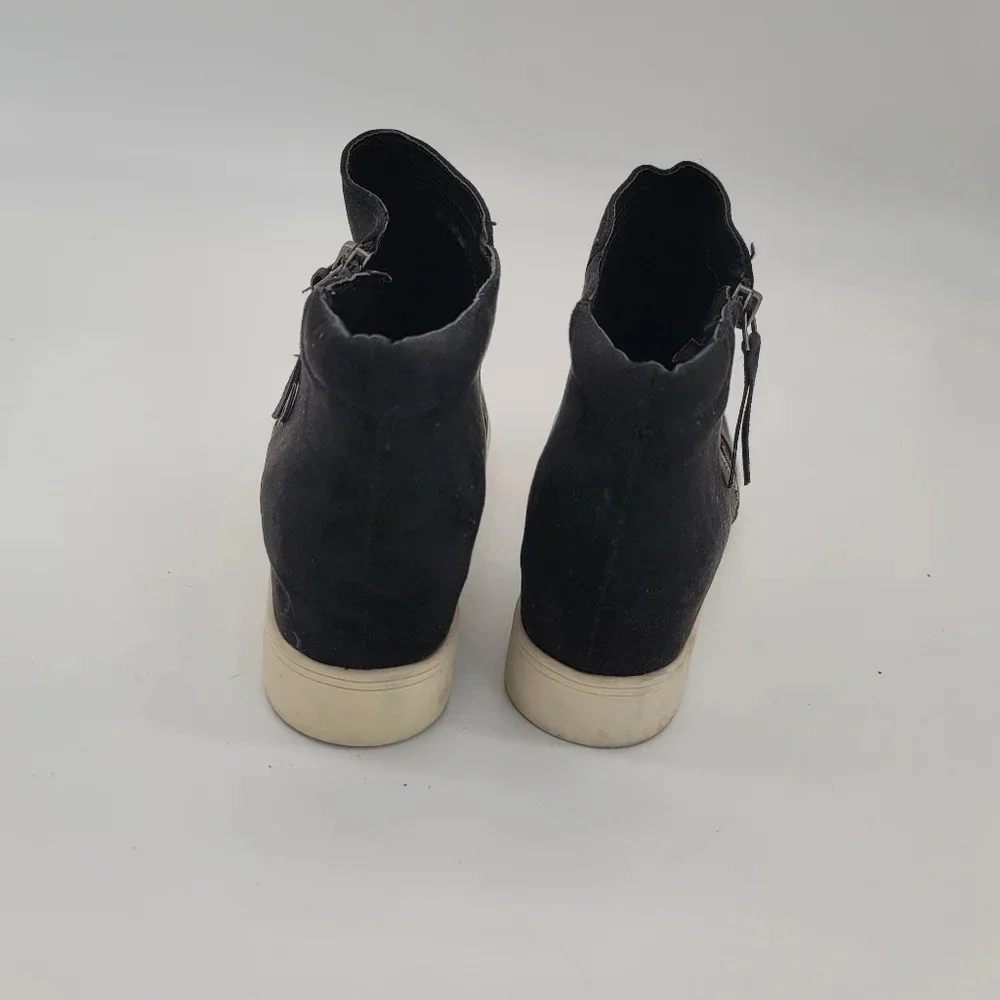 New MYLU Black Faux Suede Ankle Boot With Side Zipper Size 10